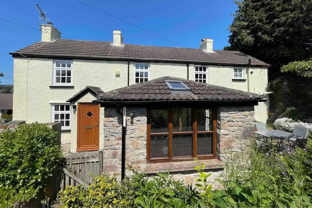 Spacious 3BR in Historic Chepstow, Cottage Garden