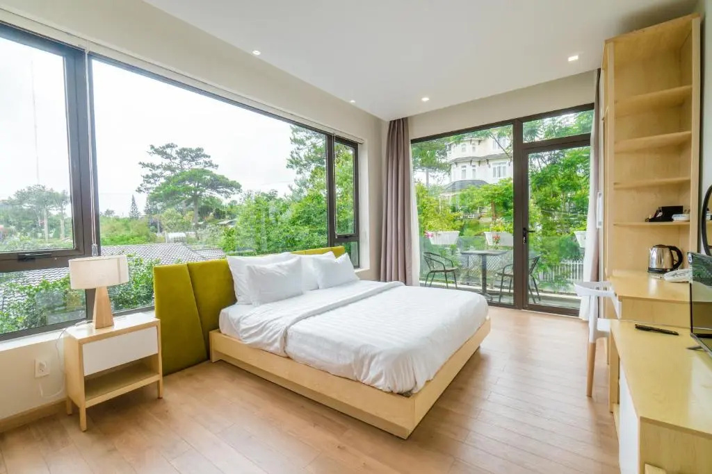 Superior Double room with mountain view (full double bed)