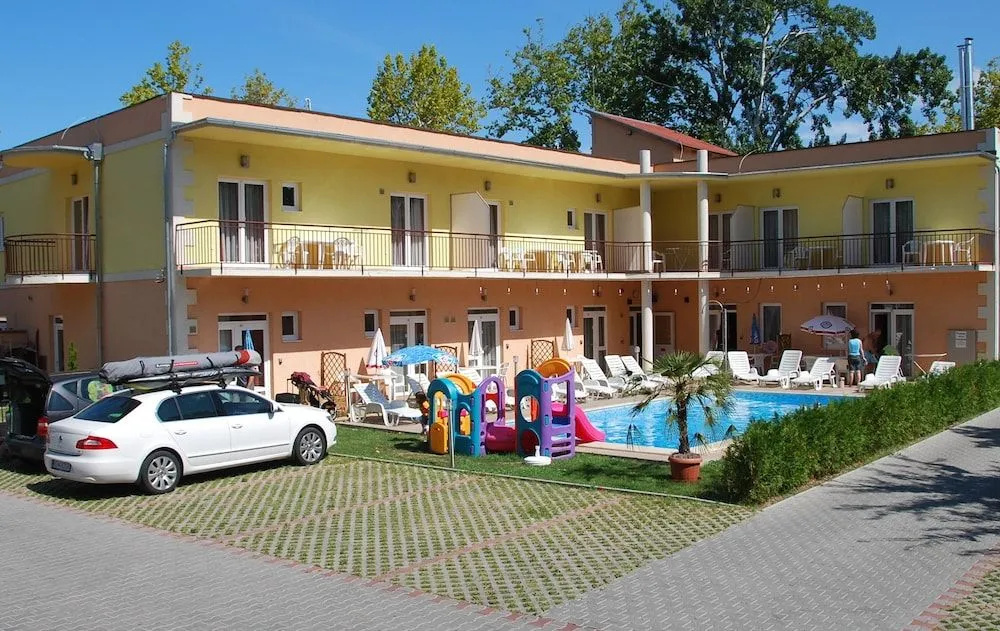 Beach Hotel - Général