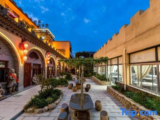 Xi 'an terracotta warriors village cave courtyard home stay in Xi'an