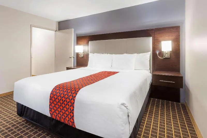 Double Suite (full double bed)