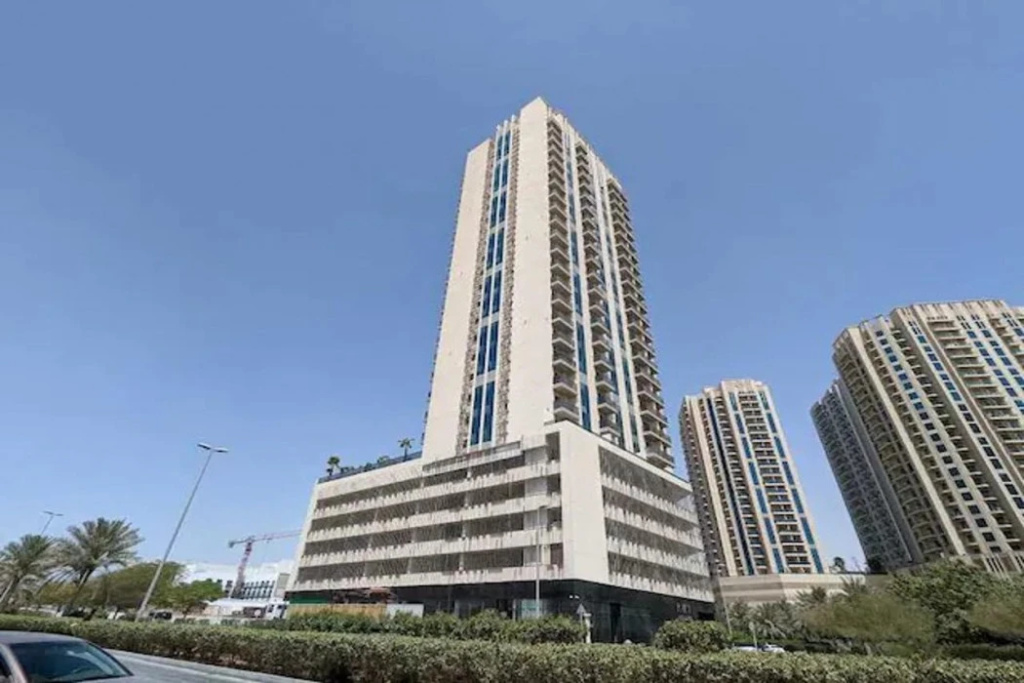 Stylish Studio Apartment at RMT Residence with Gym, Pool and Free Parking
