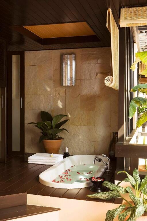Двухместный номер Standard с видом на море двуспальная кровать в Renaissance Koh Samui Resort & Spa