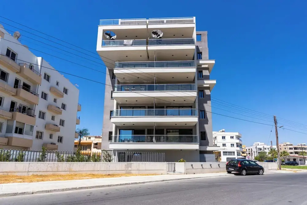 Maryam's 2-BR Apt. With Pool & Balcony in Larnaca