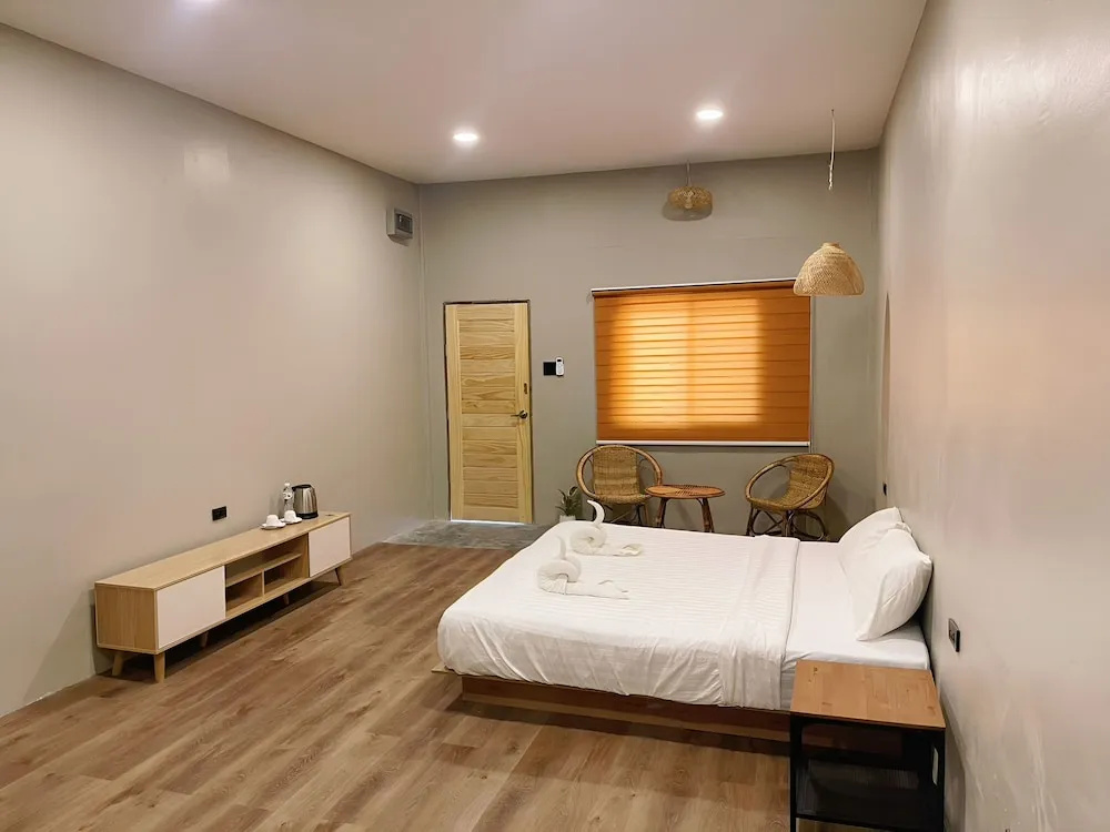 Double Suite (full double bed)
