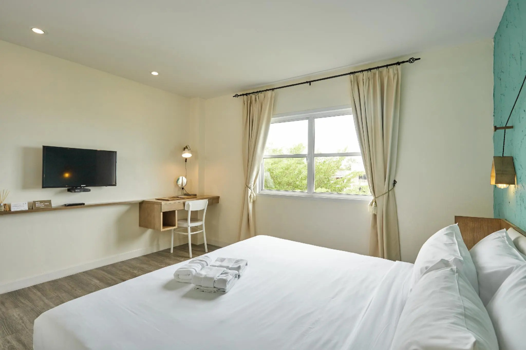 Deluxe Double room (full double bed)