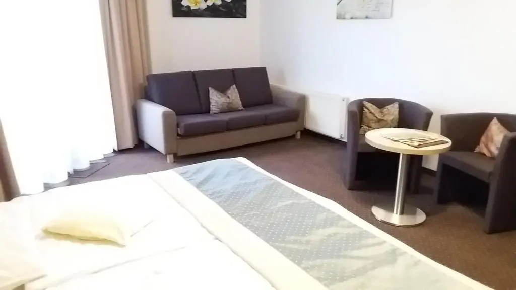 Land Gut Hotel Zum Alten Forsthaus - Chambres