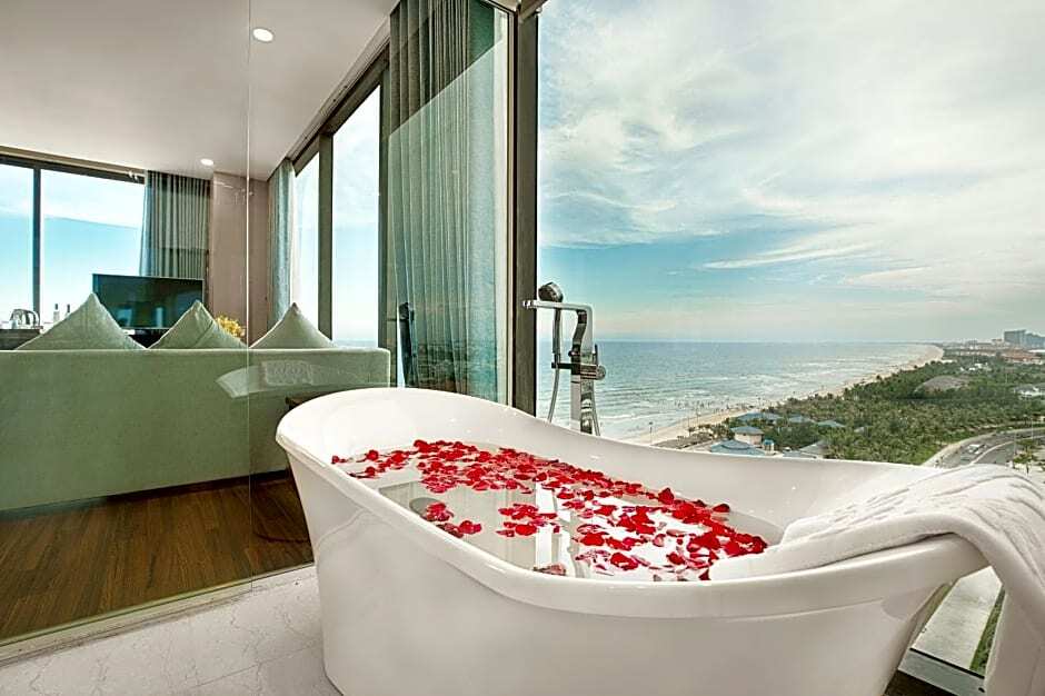 Yarra Ocean Suite Danang