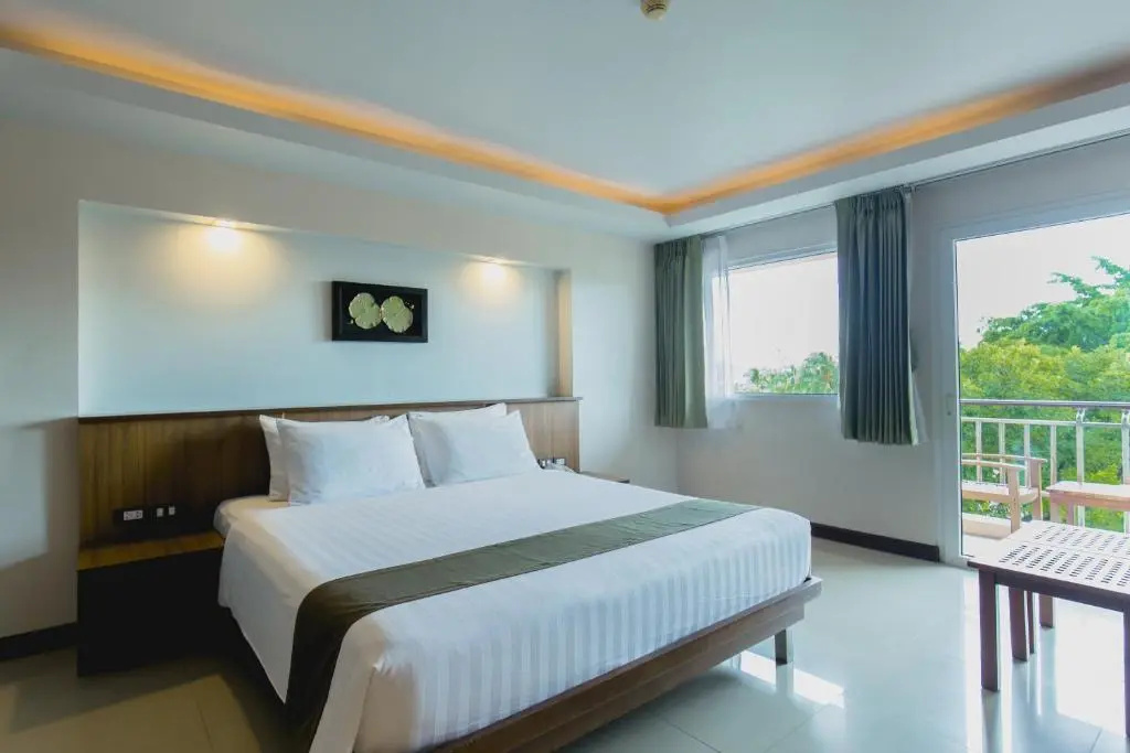 Deluxe Double room (full double bed)
