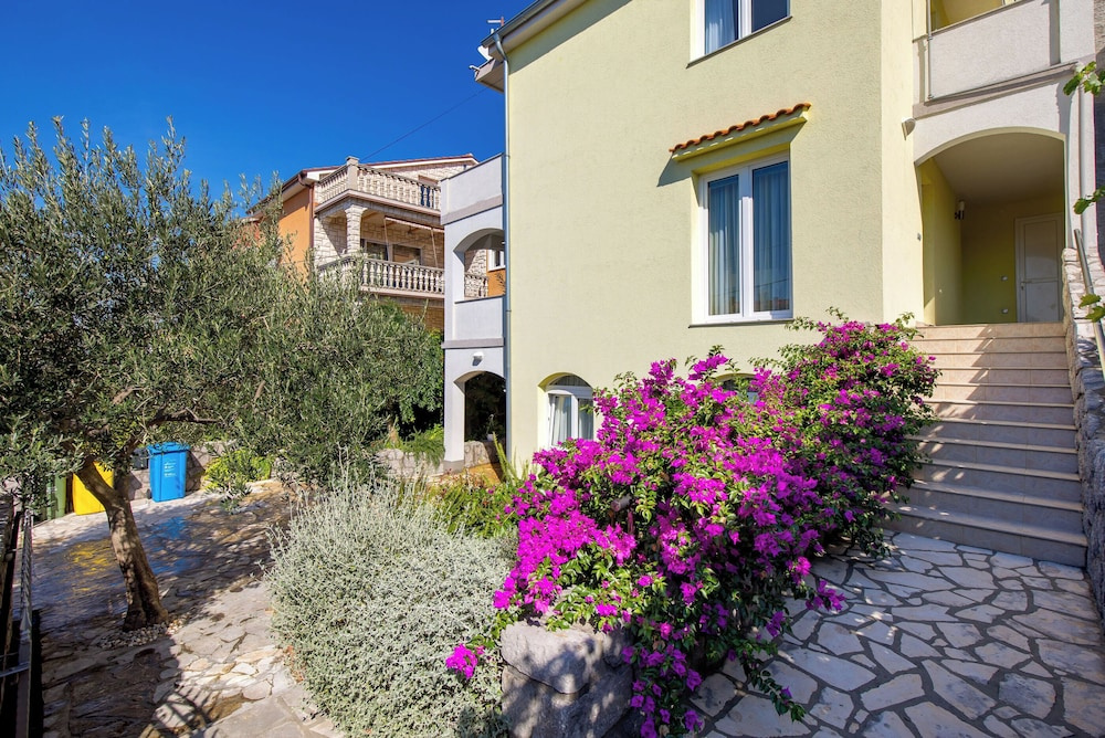 Apartments and Room Slavica