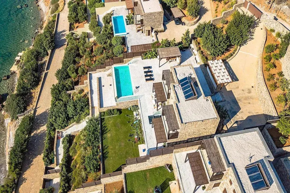 Beach Access 5 Bedroom Villa