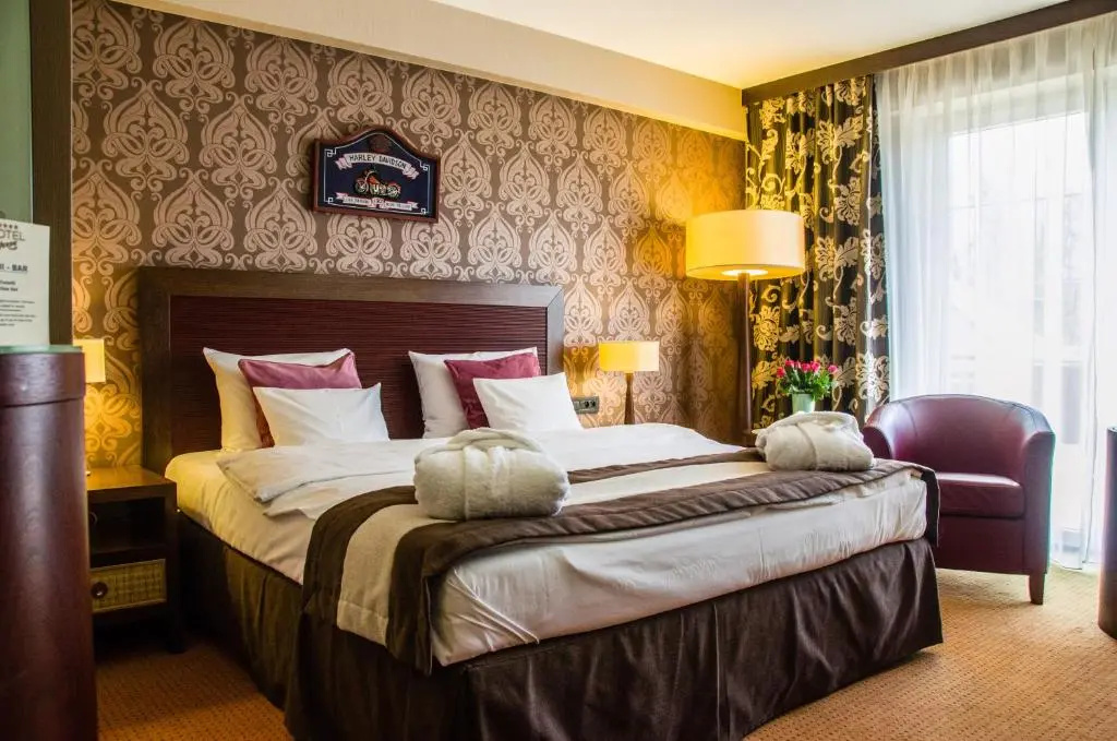 Deluxe Double room with balcony (full double bed)