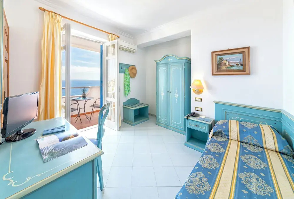Standard Single room with balcony and with sea view