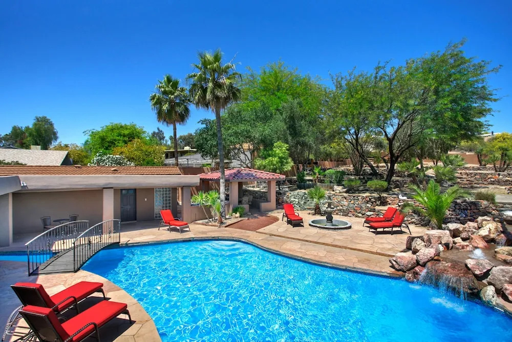 Resort-like w/ Tennis, Bocci, Golf & Games Galore!