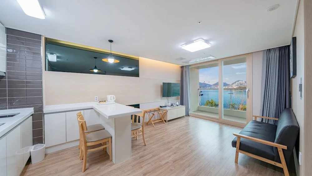 Premium Double room with balcony and with ocean view (twin beds)