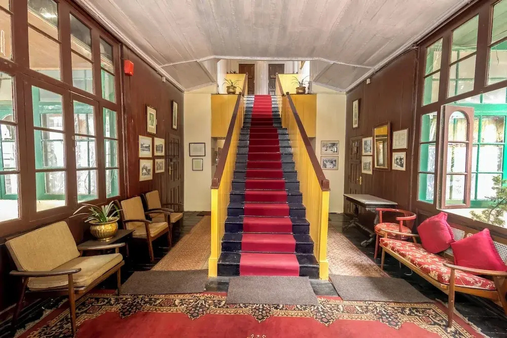 Lobby & Reception