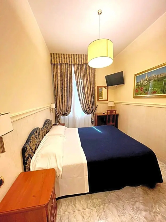 Double room (full double bed)