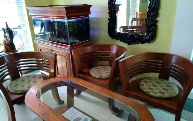 Lobby & Reception