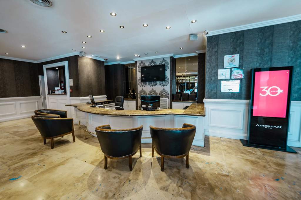 Lobby & Reception