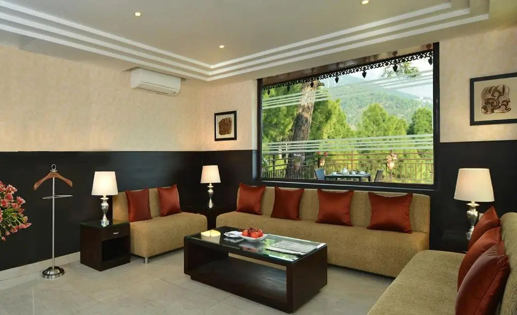 Presidential Double Suite with mountain view full double bed