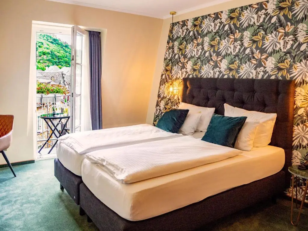 Classic Double room with balcony and with city view (full double bed)