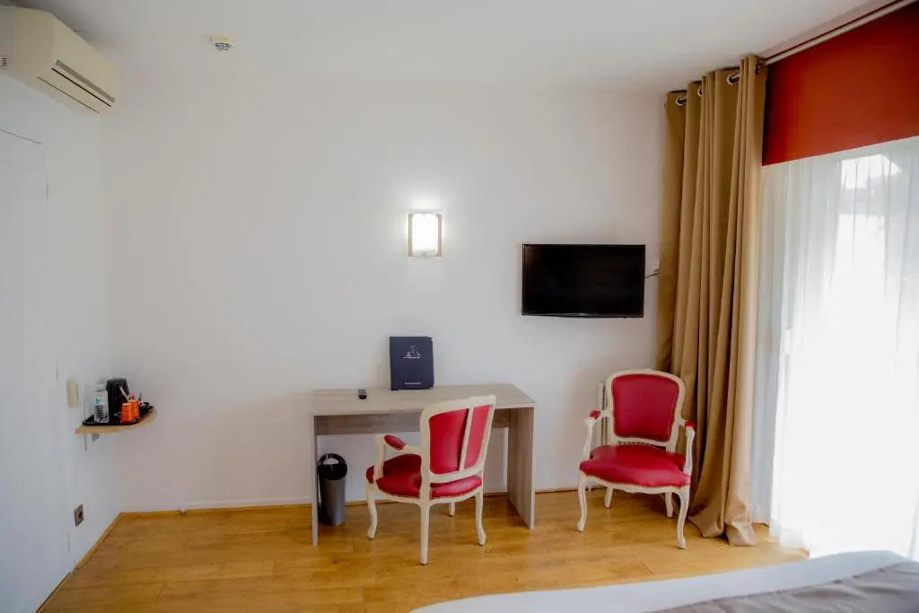 Standard Triple room with balcony and with garden view