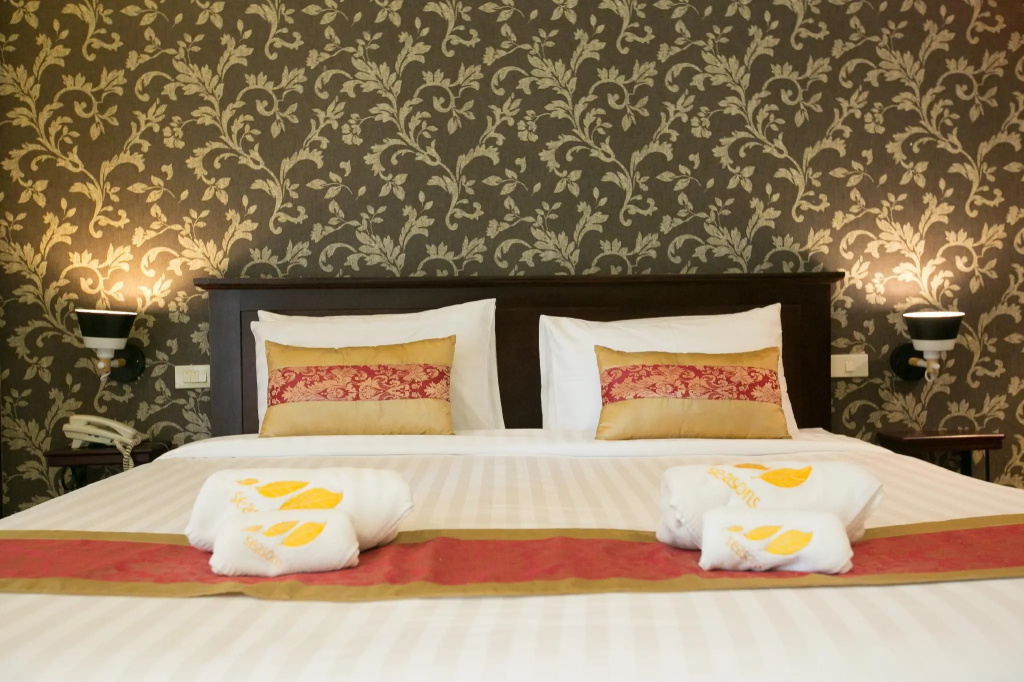 Seasons Riverside Hotel — 4