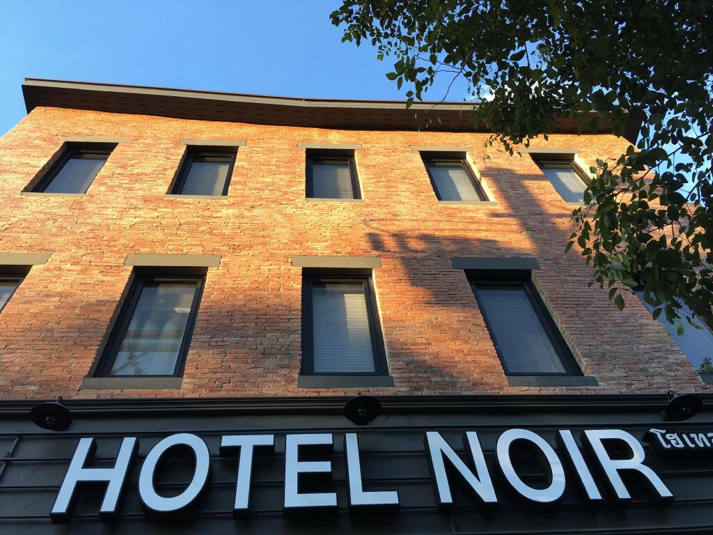 Hotel Noir by null