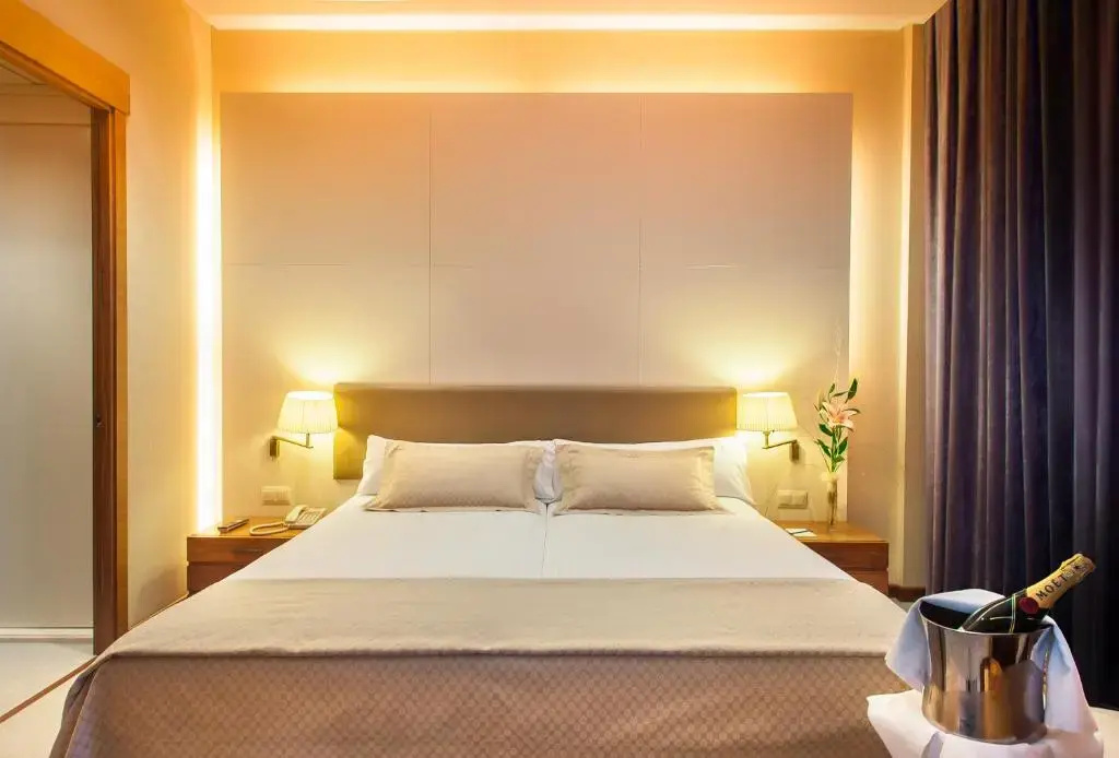 Double room (full double bed)