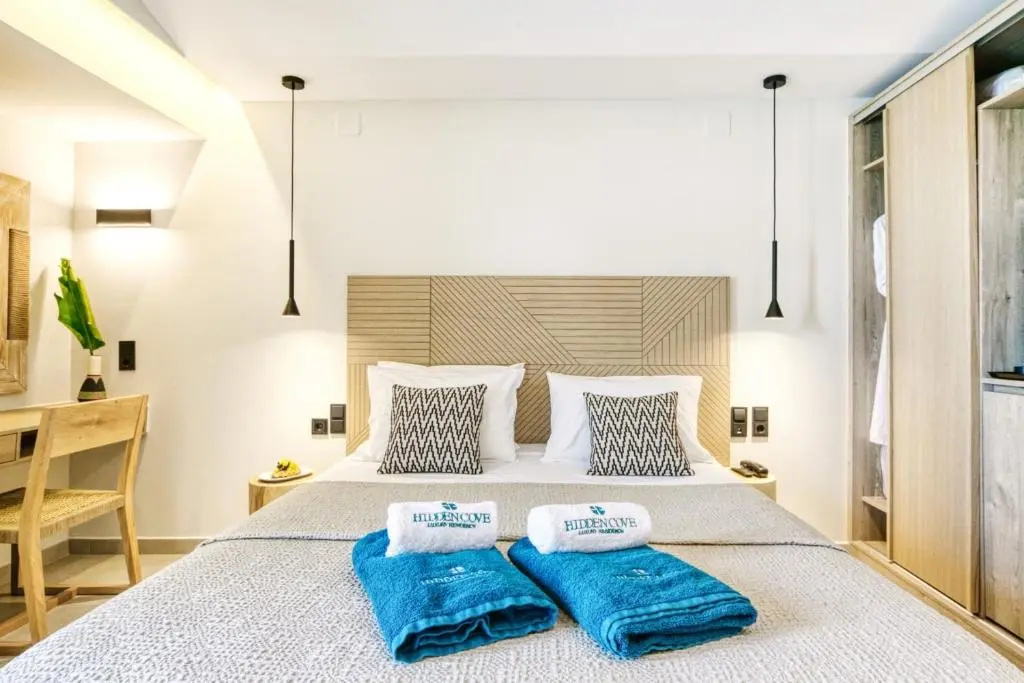 Deluxe Double room with sea view (full double bed)