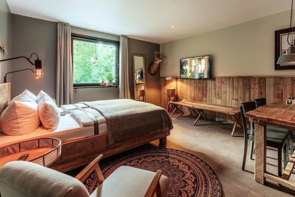 THE HEARTS HOTEL by null