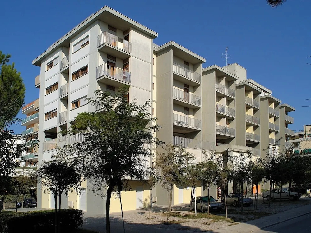 Homely one Bedroom Flat With Side sea View