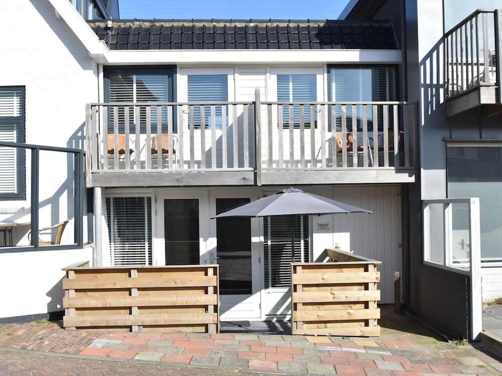 Stunning Holiday Home In Bergen Aan Zee Near Beach