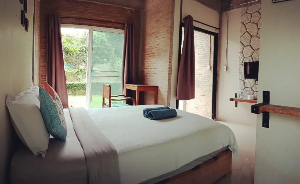 Standard Double room (full double bed)