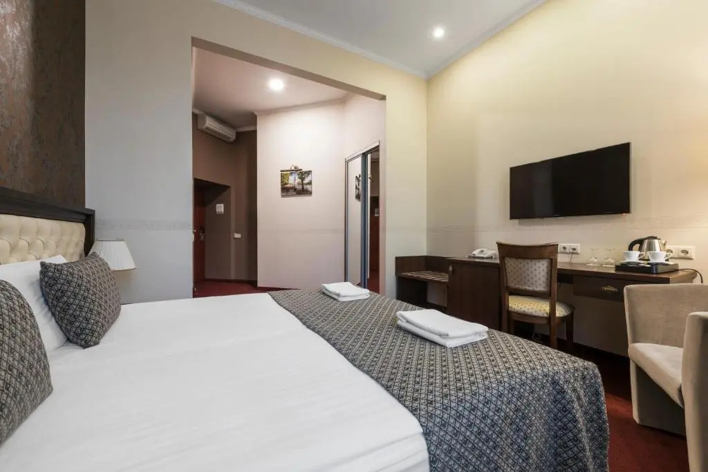 Standard Double room (full double bed)