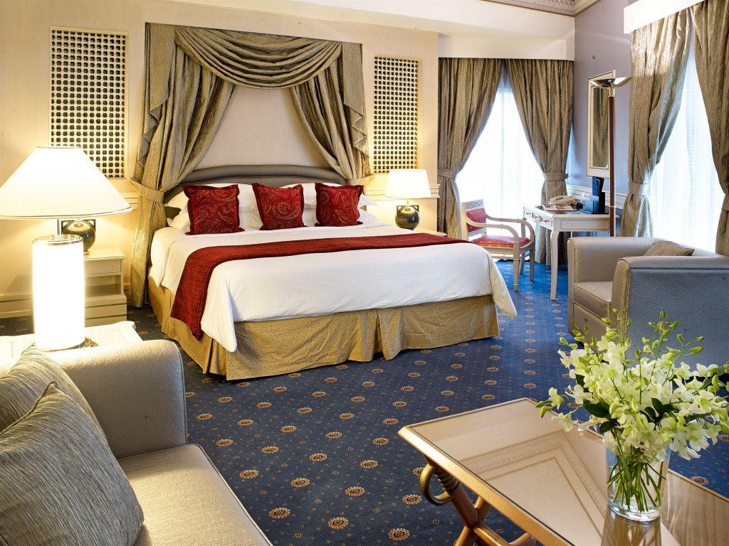 Radisson Blu Hotel, Dubai Deira Creek