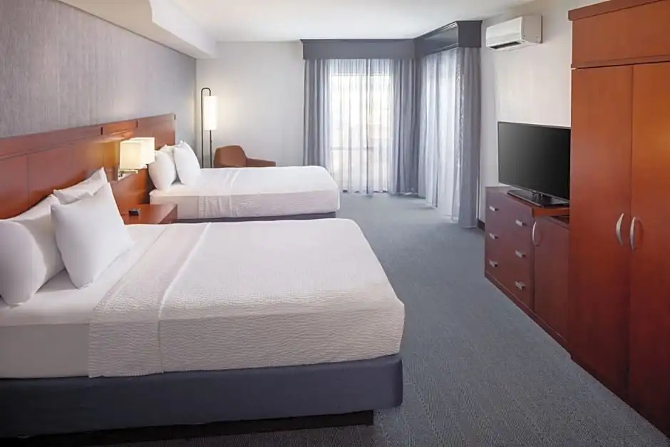 Courtyard by Marriott Charleston Downtown/Civic Center - Chambres