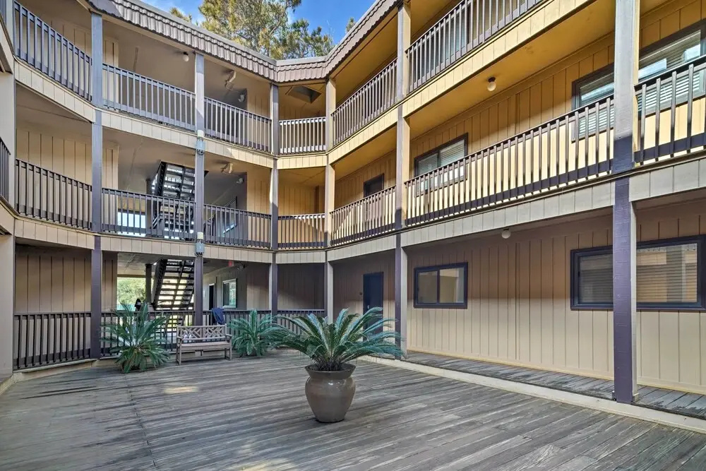 Hilton Head Condo w/ Pool Access - Walk to Beach