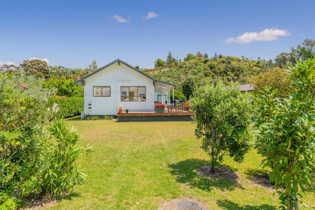 Bay Coast Happy Place - Cooks Beach Holiday Home