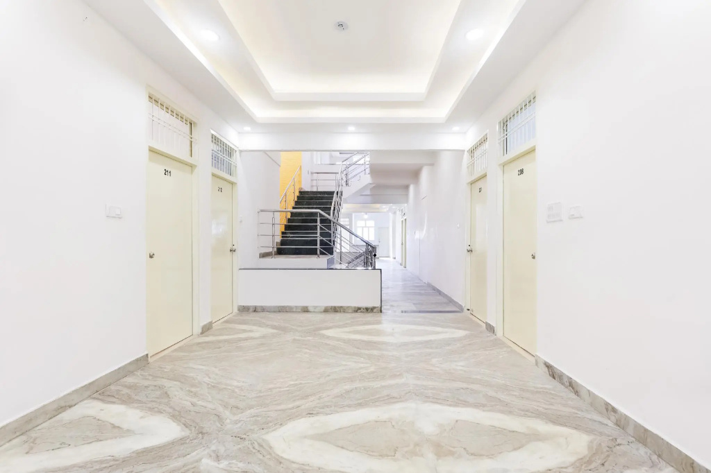 Lobby & Reception