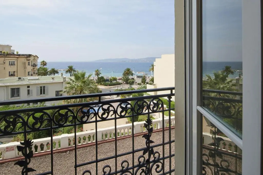 Studio with sea view