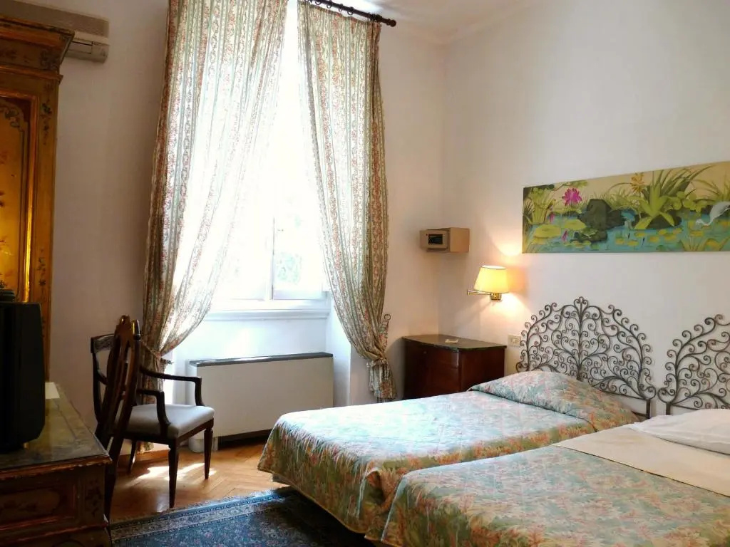 Double room (full double bed)