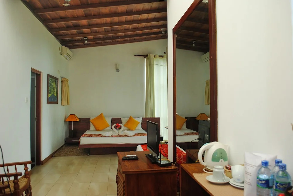Deluxe Double room with balcony and with lake view (full double bed)