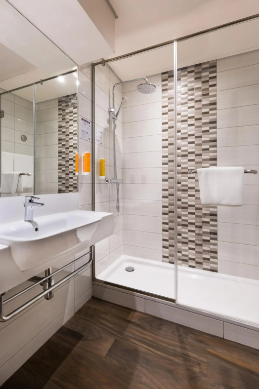 Premier Inn Dubai Ibn Battuta Mall 9