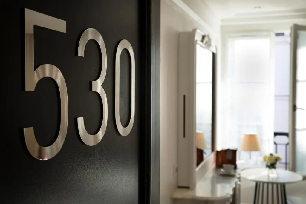 Hotel R de Paris 71