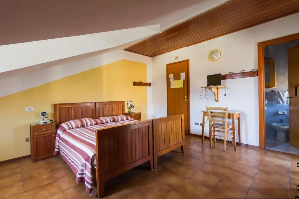 Standard Double room (full double bed)