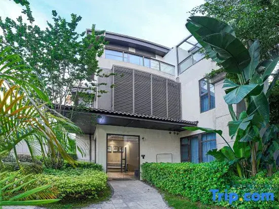 4 Bedrooms Villa