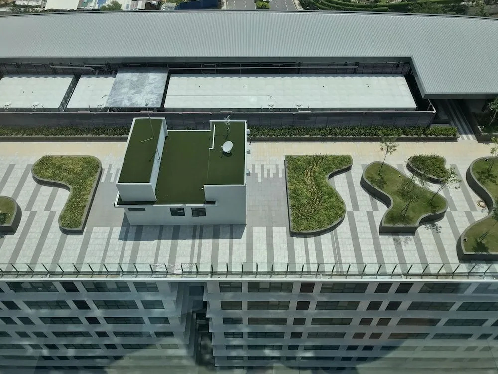 Kenwingston Square Garden by IdealHub