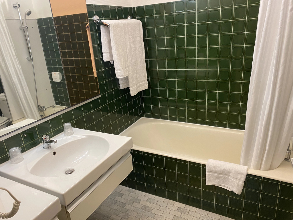 Adonis Lyon Est Hotel Artys - Général