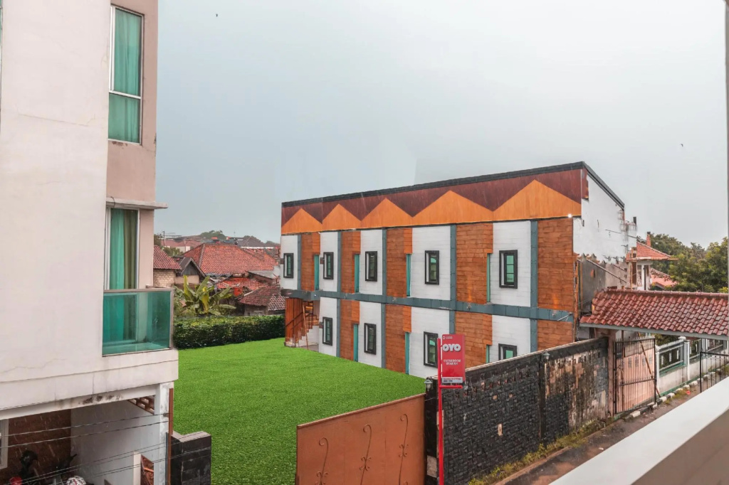 OYO Life 2658 Kost Rasyamada